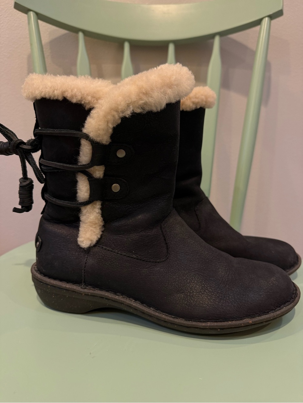 Ugg Australia Akadia Leather Boot Women’s 8